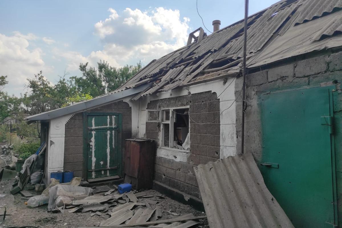 Противники обстреляли Покровск, повреждено много домов / фото facebook.com/DSNSDon