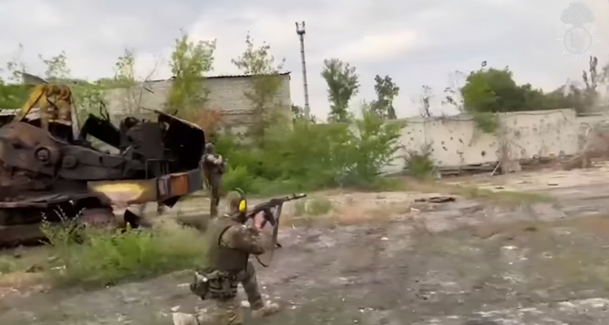 На Луганщині тривають важкі бої / скрін відео На Луганщині тривають важкі бої / скрін відео