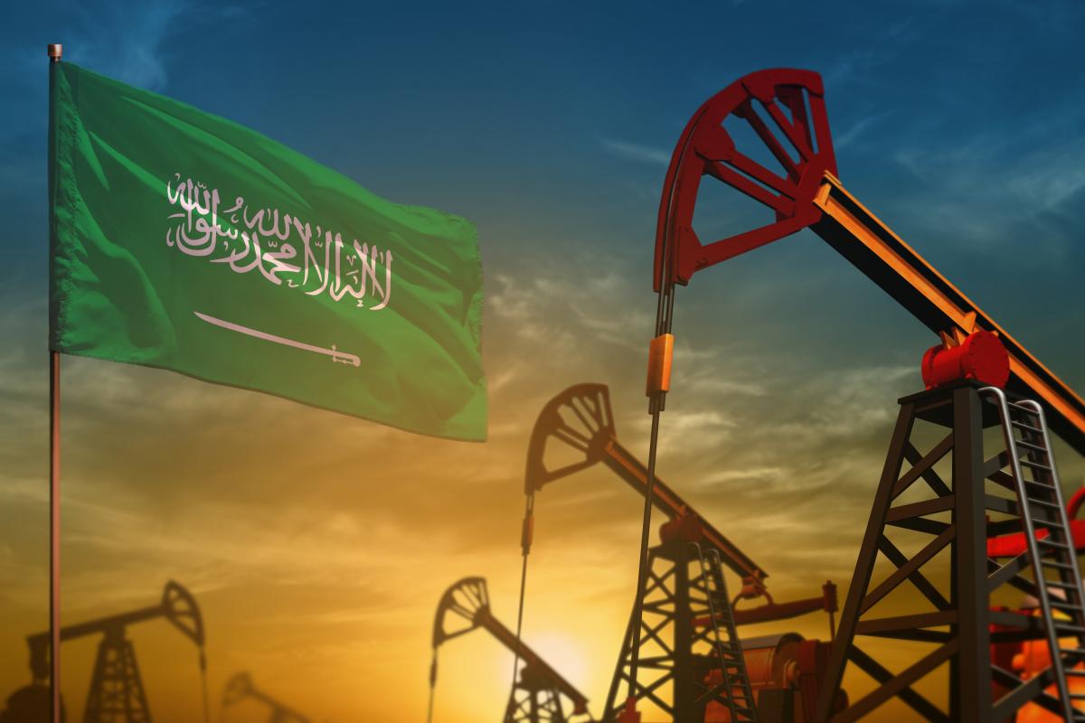 Саудівська Аравія вирішила не знижувати ціну на нафту, не збільшуючи обсяги видобування, що зіграло на руку Росії / фото ua.depositphotos.com