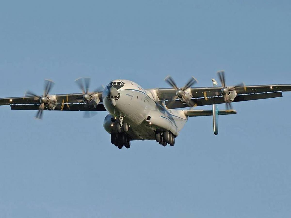 Ан-22 - самый большой в мире турбовинтовой самолет / фото Беларускі Гаюн Ан-22 - самый большой в мире турбовинтовой самолет / фото Беларускі Гаюн