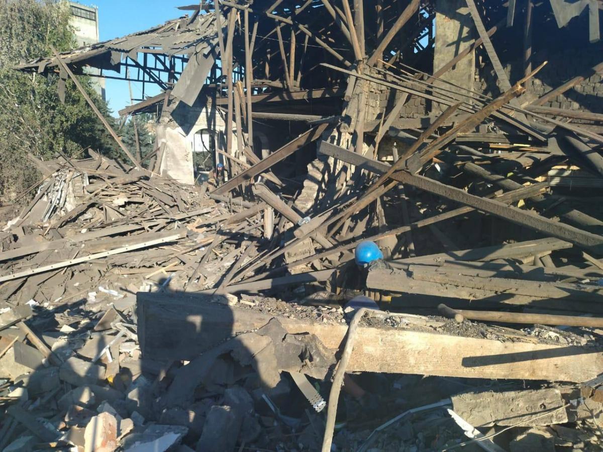 В Торецке в результате обстрела оккупантов погибли 6 человек / фото ГСЧС В Торецке в результате обстрела оккупантов погибли 6 человек / фото ГСЧС