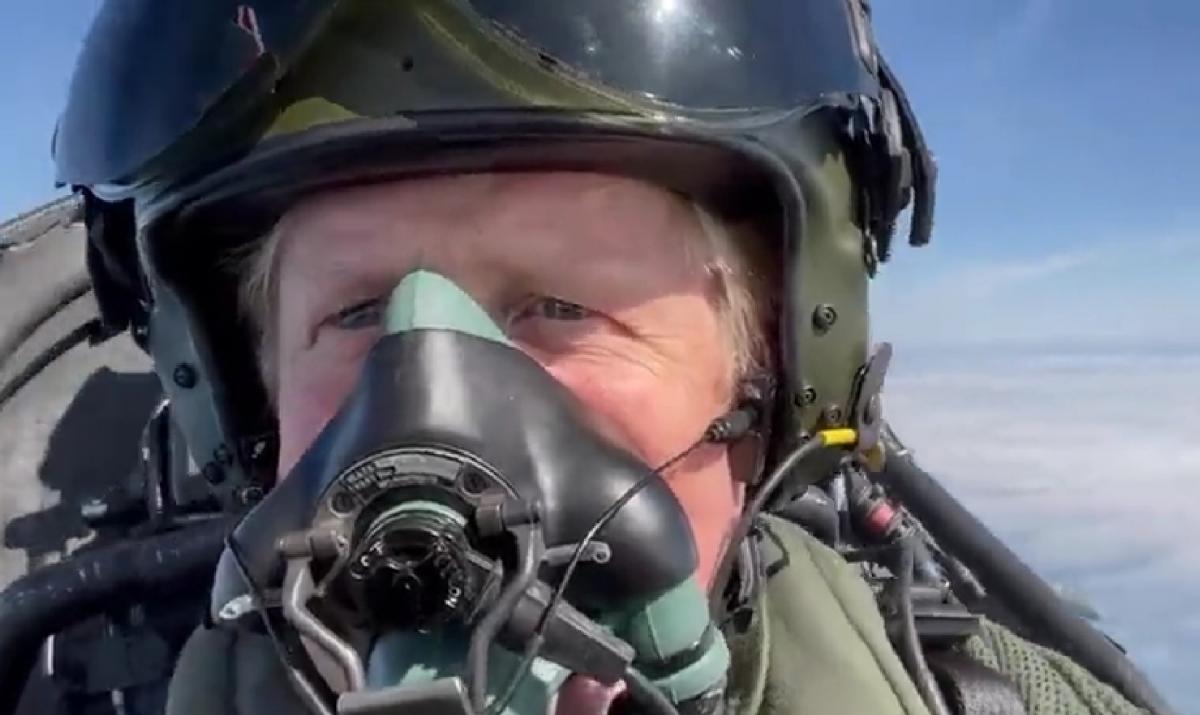 Борис Джонсон політав на винищувачі Typhoon / скріншот Борис Джонсон політав на винищувачі Typhoon / скріншот