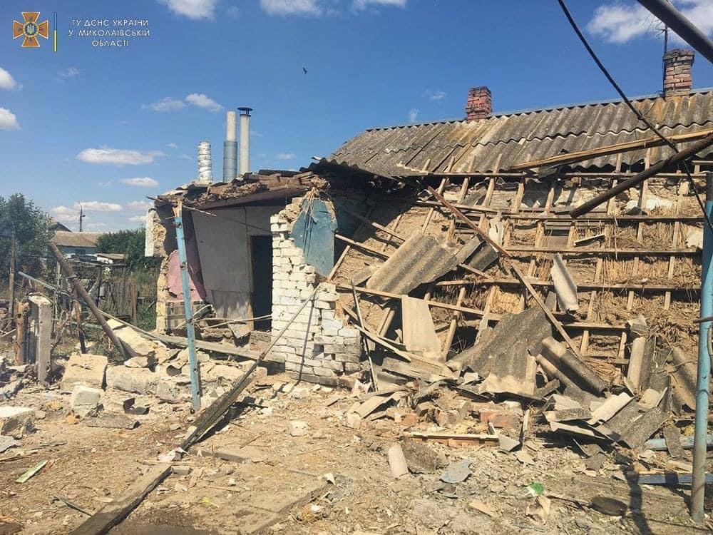 Россияне утром обстреляли Николаев / фото ГСЧС Россияне утром обстреляли Николаев / фото ГСЧС
