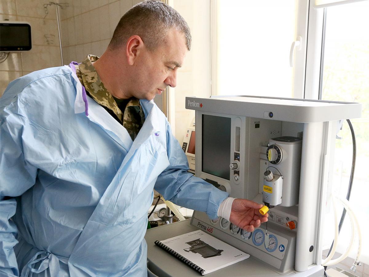 Григорій Козловський передав військовому госпіталю у Львові 2 апарати на 4 млн гривень