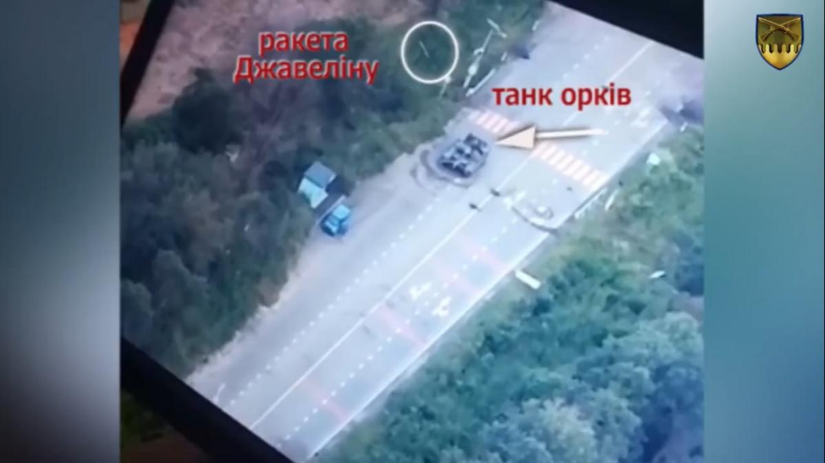 Украинский военный в упор уничтожил танк РФ / скриншот Украинский военный в упор уничтожил танк РФ / скриншот