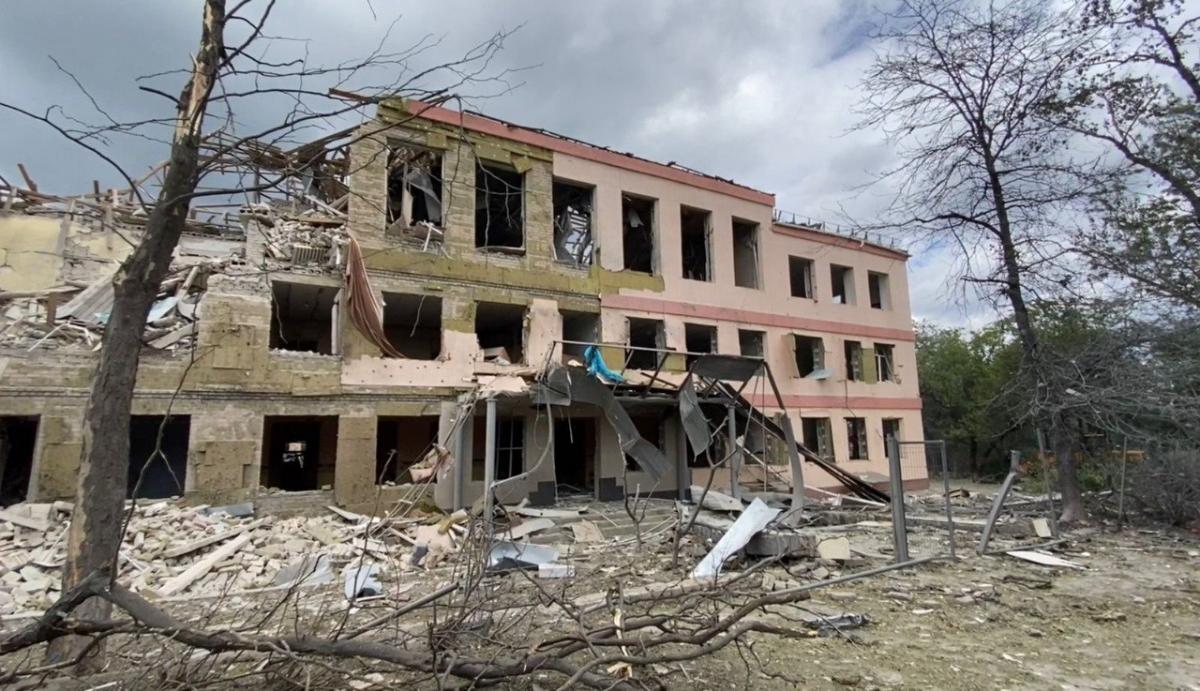 Окупанти зруйнували школу в Краматорську \ фото МВС Окупанти зруйнували школу в Краматорську \ фото МВС