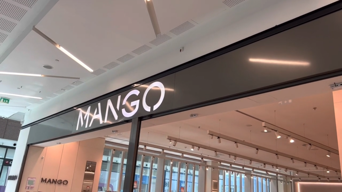 У березні Mango зупинила продаж у своїх російських магазинах, але франчайзингові майданчики продовжили роботу / фото скріншот You-Tube У березні Mango зупинила продаж у своїх російських магазинах, але франчайзингові майданчики продовжили роботу / фото скріншот You-Tube