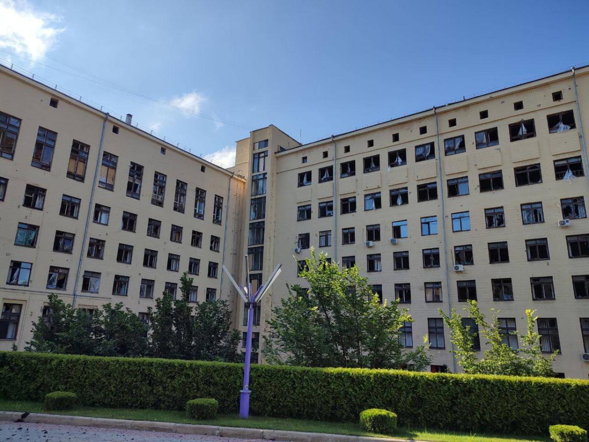 Російські окупанти обстріляли університет імені Бекетова в Харкові / фото Олег Синєгубов Російські окупанти обстріляли університет імені Бекетова в Харкові / фото Олег Синєгубов