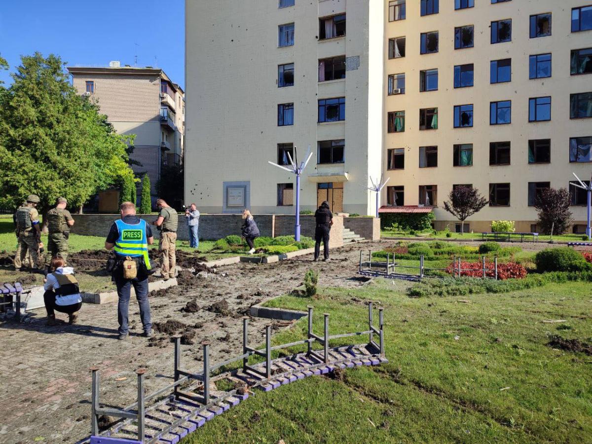 Наслідки ворожих ракетних ударів по Харкову / фото Олег Синєгубов Наслідки ворожих ракетних ударів по Харкову / фото Олег Синєгубов