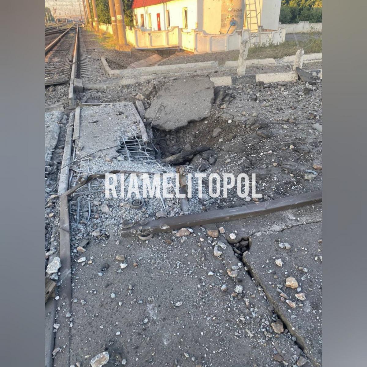 Розбите залізничне полотно на станції в районі Новобогданівки Мелітопольського району / фото РІА Мелітополь Розбите залізничне полотно на станції в районі Новобогданівки Мелітопольського району / фото РІА Мелітополь