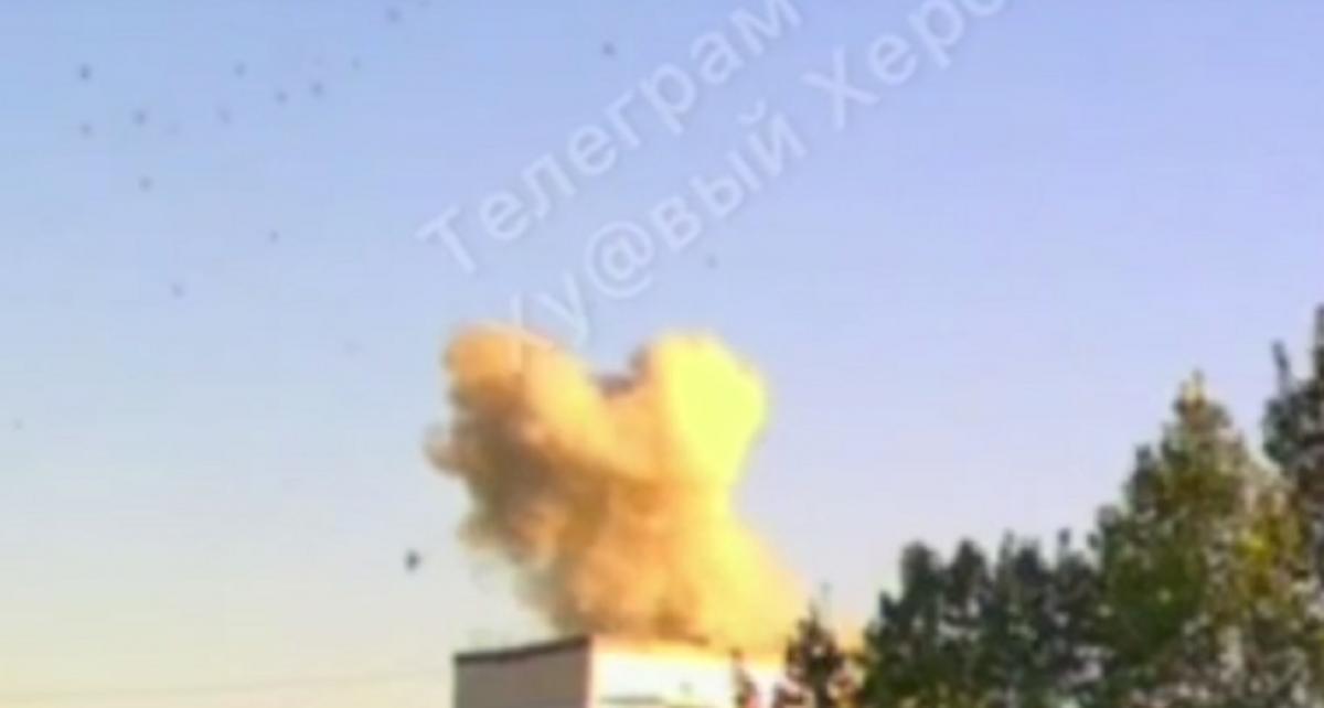 По данным местных предателей, были атакованы позиции оккупантов возле Каховской ГЭС / Скриншот 