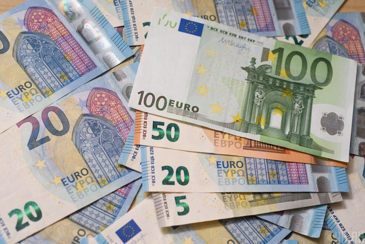 Курс євро піднявся до позначки 40,17 грн / фото УНІАН