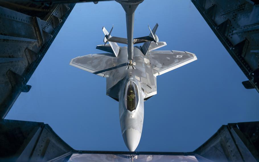 Raptor вважається першим американським військовим літаком п'ятого покоління / фото: Stars and Stripes Raptor вважається першим американським військовим літаком п'ятого покоління / фото: Stars and Stripes