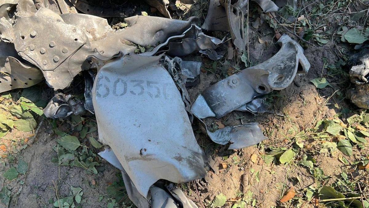 Залишки російської ракети на Київщині Залишки російської ракети на Київщині