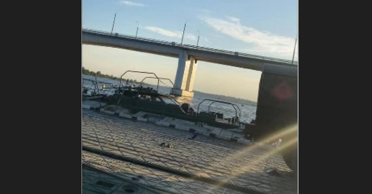 "Понтонная переправа" возле Антоновского моста / Скриншот