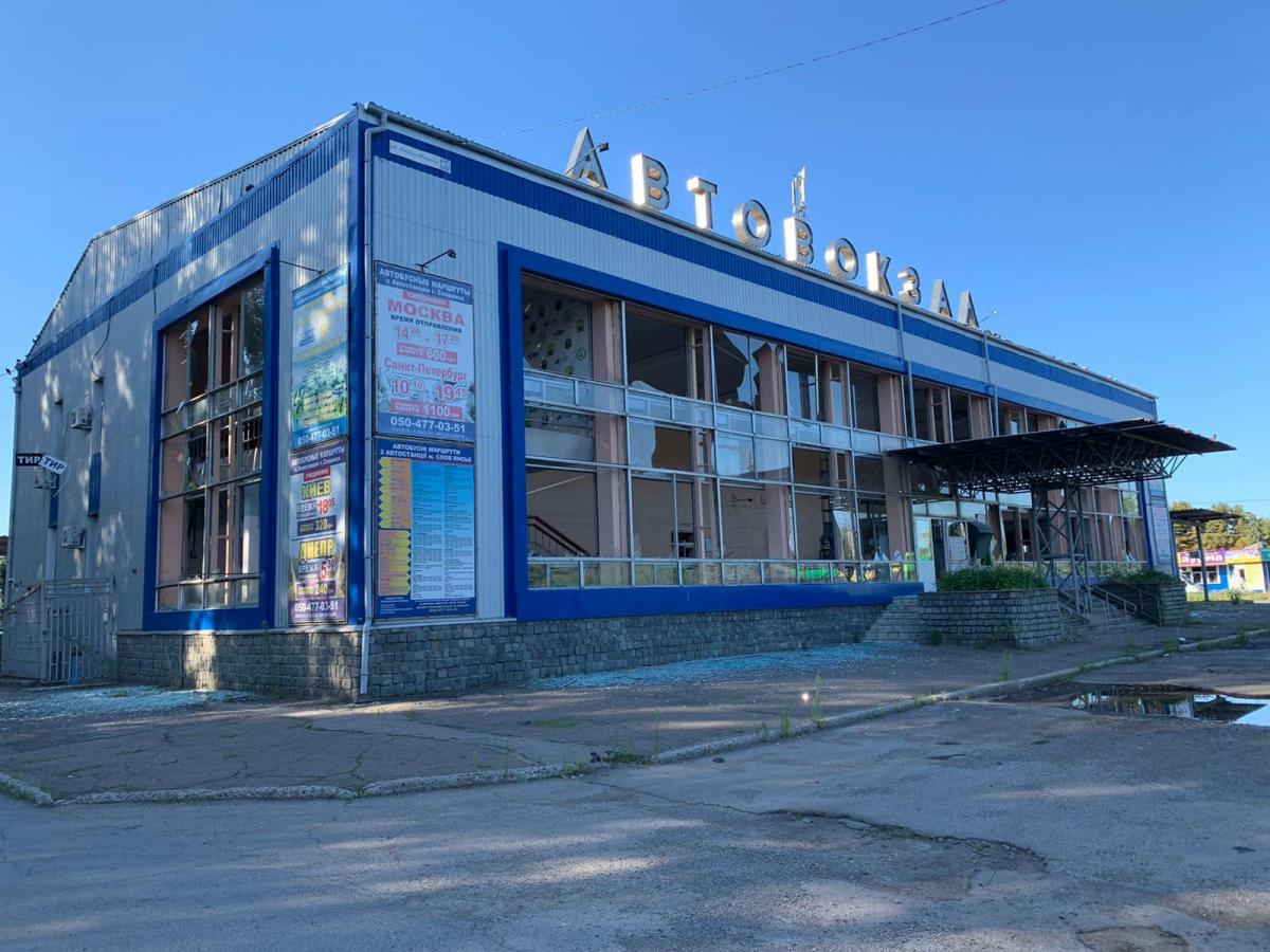 Росіяни обстріляли автовокзал у Слов'янську / Facebook, Вадим Лях Росіяни обстріляли автовокзал у Слов'янську / Facebook, Вадим Лях