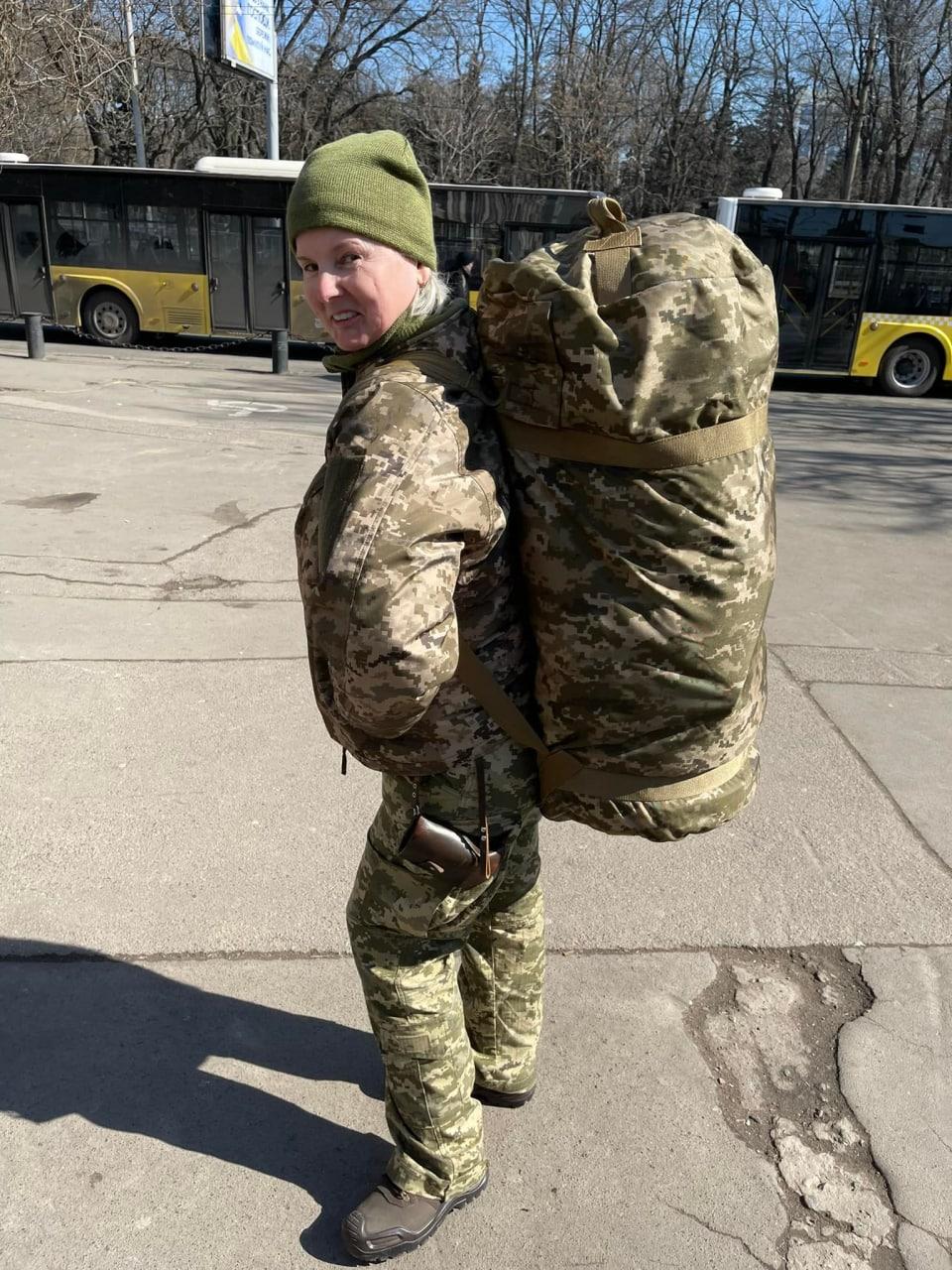 Такі баули для зберігання і перенесення особистих речей видають військовослужбовцям ЗСУ / фото з особистого архіву Світлани Галич Такі баули для зберігання і перенесення особистих речей видають військовослужбовцям ЗСУ / фото з особистого архіву Світлани Галич