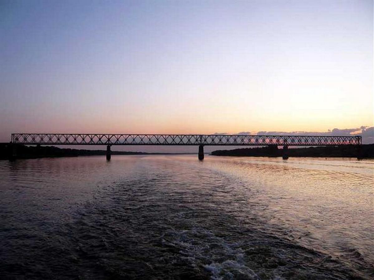 The railway bridge in Kherson is unusable / photo Wikipedia