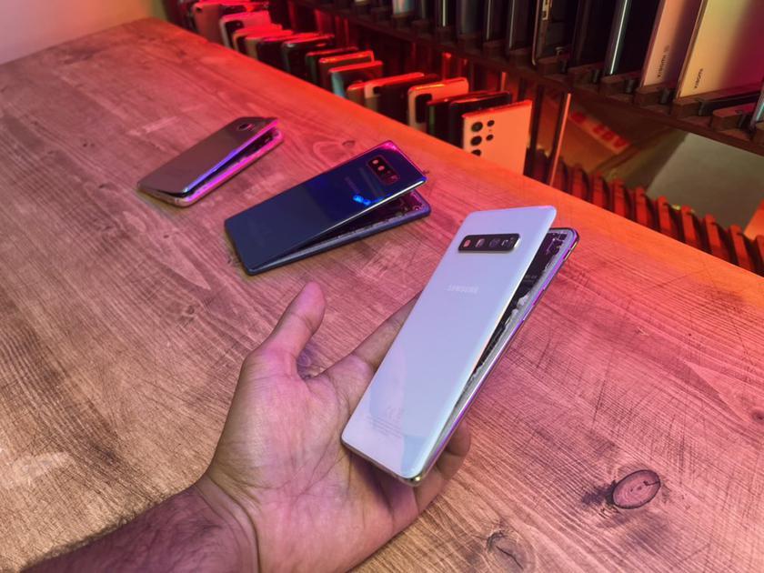 Владельцы Samsung жалуются, что их смартфоны начали "вздуваться" / Источник: @Mrwhosetheboss Владельцы Samsung жалуются, что их смартфоны начали "вздуваться" / Источник: @Mrwhosetheboss