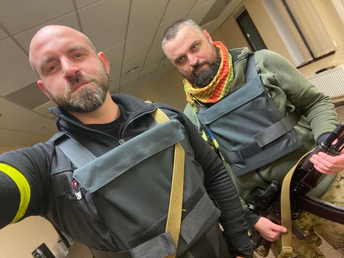 Телеведучий ICTV Павло Казарін та ведучий програм на Радіо НВ Юрій Мацарський приєднались до сил Територіальної оборони Телеведучий ICTV Павло Казарін та ведучий програм на Радіо НВ Юрій Мацарський приєднались до сил Територіальної оборони