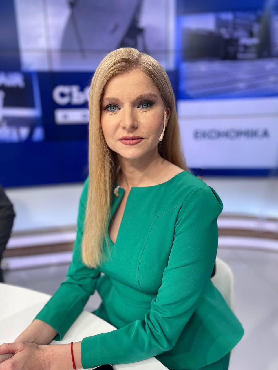 Ведуча телеканалу Україна Олена Цинтила розповідає, що перші дні після широкомасштабного вторгнення всі працювали на адреналіні Ведуча телеканалу Україна Олена Цинтила розповідає, що перші дні після широкомасштабного вторгнення всі працювали на адреналіні
