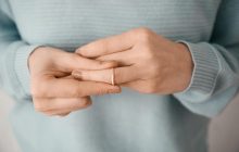 "Забрала все деньги и пропала": от отца погибшего на "Москве" матроса сбежала жена