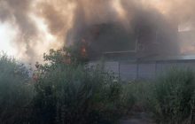 В российском Таганроге выгорел частный дом после падения беспилотника (фото, видео)