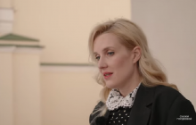 12-летнюю дочь российского режиссера затравили в школе за футболку "Нет войне"