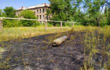 Окупанти обстріляли Торецьк на Донеччині: під завалами опинилися люди (фото)