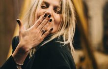 "Я шкодую про це, мені соромно": українська співачка KOLA згадала про свій "грішок"