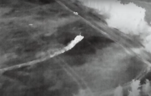 Бійці ССО "Азов" показали унікальні кадри полювання на трофейну техніку окупантів (відео)