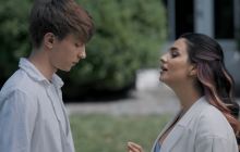 "Повертайся живим лиш": Анна Трінчер довела до сліз піснею про любов і війну