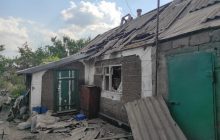 Палали авто, пошкоджено 16 будинків: стало відомо про обстріл Покровська (фото)