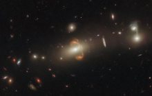 Телескоп Hubble показал галактику, которая искажает пространство и время