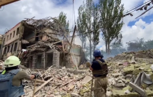 После удара оккупантов в разрушенной школе Краматорска найден погибший (видео )