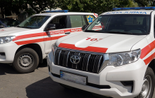 Від Фонду Вадима Столара на передову передали два спецавтомобілі швидкої допомоги