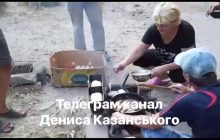 Мешканці окупованого Сєвєродонецька печуть хліб і рибу просто на вулицях (відео)