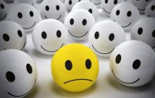 У Росії чоловіка оштрафували за сумний емоджі під антивоєнним постом у соцмережах