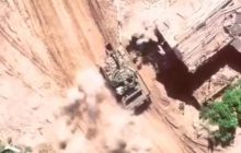 Украинские бойцы сбросили снаряд с беспилотника на экипаж вражеского танка (видео)