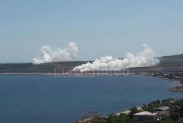 Над Кримським мостом з'явилися клуби диму (фото, відео)