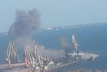 Саратов не хочет умирать: оккупанты устроили мощные взрывы в порту Бердянска (фото)