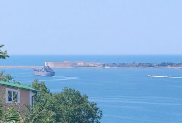 Оккупанты вывели в море старый десантный корабль из Севастополя (фото)