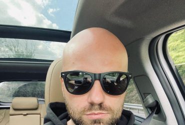 Била до крові, а тепер вимагає аліменти: Слава Дьомін поскаржився на свою маму