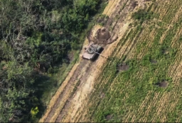 Сжигаем вторую армию мира: ВСУ эффектно уничтожили очередную вражескую технику (видео)