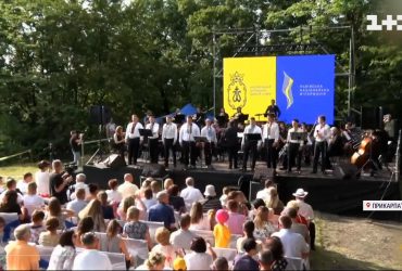 В заповеднике на Прикарпатье устроили экскурсию и концерт под открытым небом для переселенцев