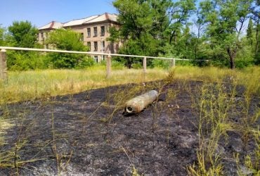 Окупанти обстріляли Торецьк на Донеччині: під завалами опинилися люди (фото)