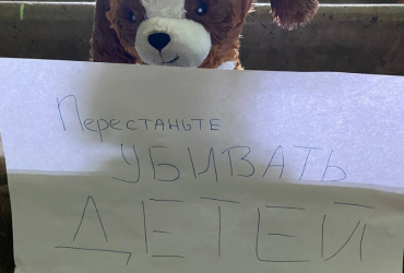 Пусть идут сыны Лукавого: в Беларуси Союз матерей запустил флешмоб против войны (фото)