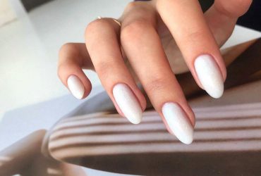 Названо наймодніші кольори манікюру 2022 (фото)