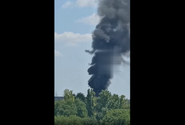 Артилеристи ЗСУ потужно підірвали ворожий склад боєприпасів та пального в Донецьку (відео)