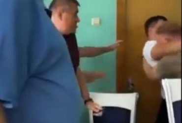 В Одещине на заседании горсовета мэр Белгород-Днестровска подрался с главой райсовета